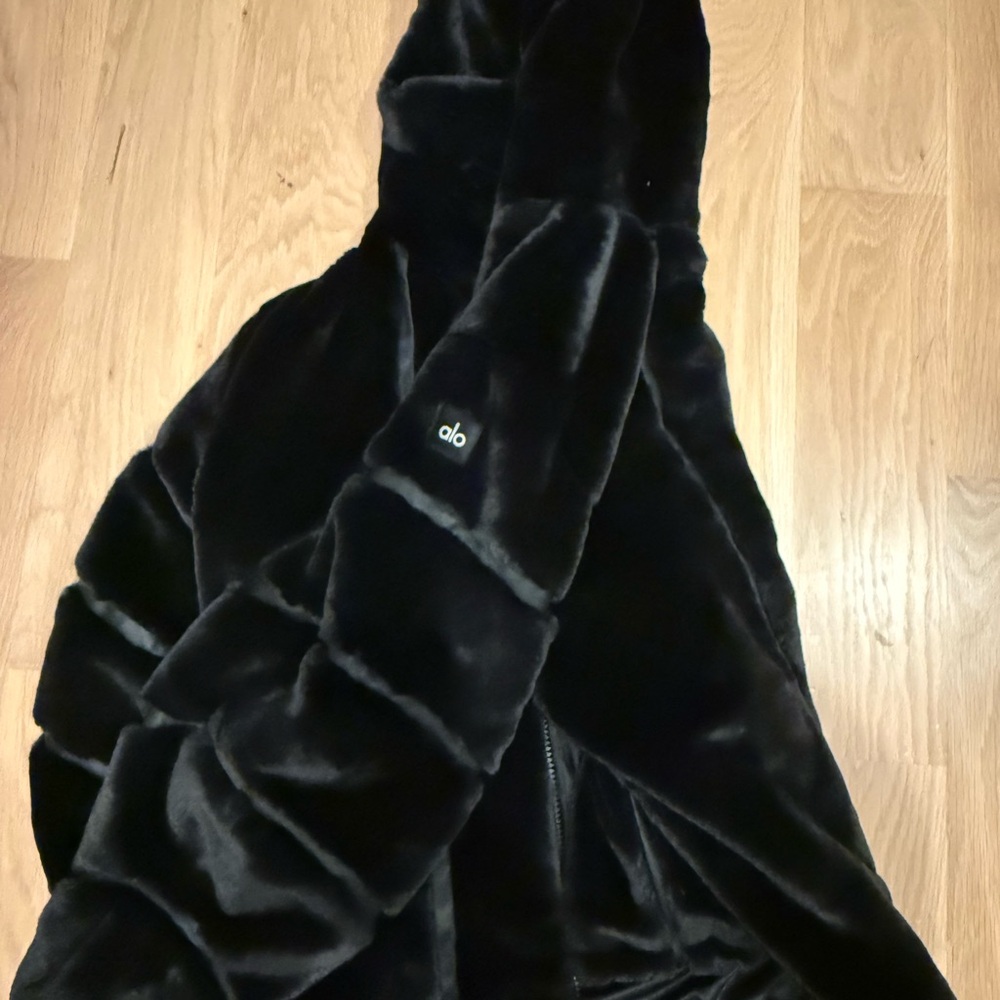 ALO Yoga Black Puffer Jacket